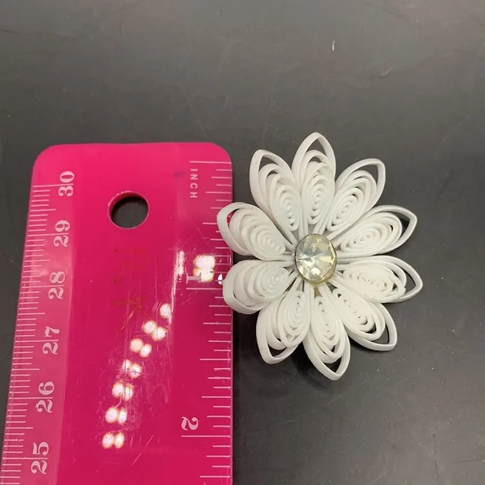 Vintage Plastic Daisy Pin